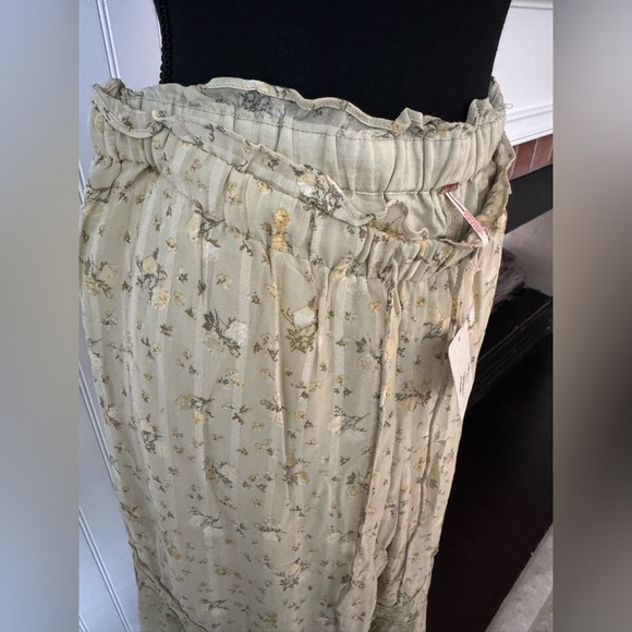 NEW WITH TAGS Free People Emmaline Pull On Tiered Pants ~ Large 🌼 - Picture 5 of 8